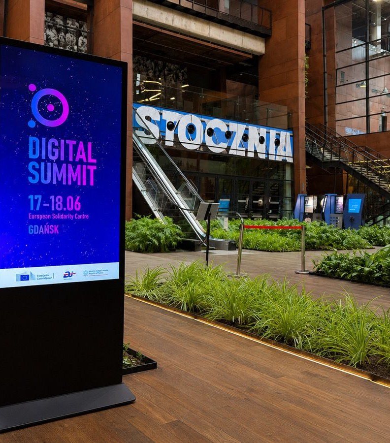 Digital Summit, Gdańsk - totemy multimedialne w przestrzeni konferencyjnej